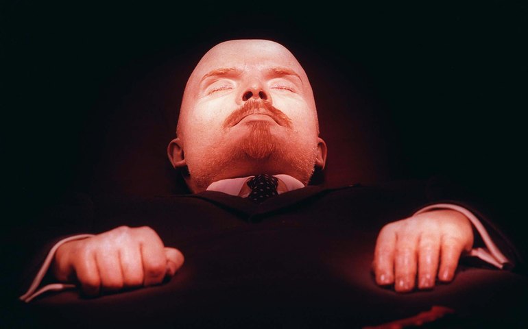 Corpo embalsamado de Lênin, morto há 100 anos, sobrevive ao custo anual de US$ 200 mil