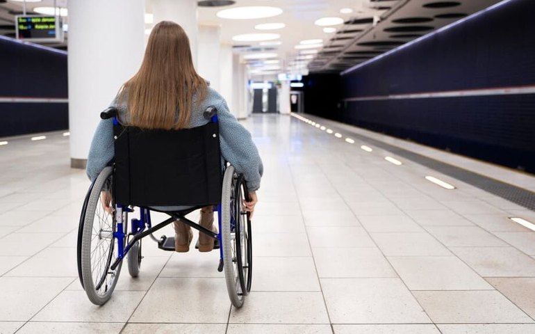 American Airlines é multada por tratamento inadequado de passageiros cadeirantes