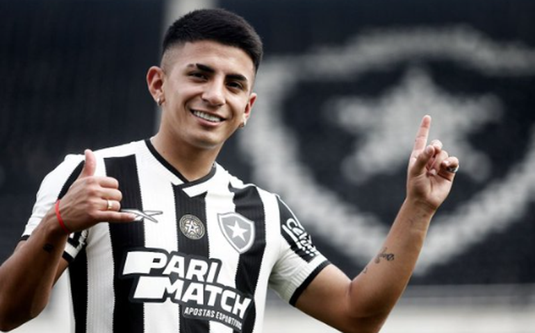 Botafogo anuncia a contratação do meia argentino Thiago Almada para o Campeonato Brasileiro