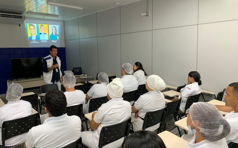 Vigilância Sanitária promove curso de boas práticas para funcionários de supermercado