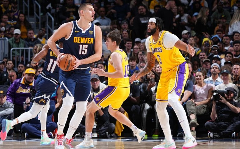Jokic brilha, Nuggets vencem e Lakers somam 4ª derrota seguida na NBA