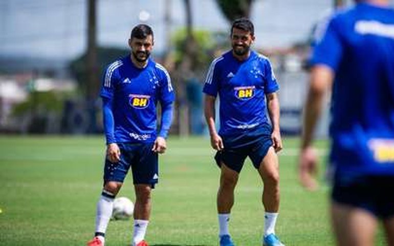Cruzeiro anuncia rescisão de contrato com meia Robinho e lateral-direito Edilson