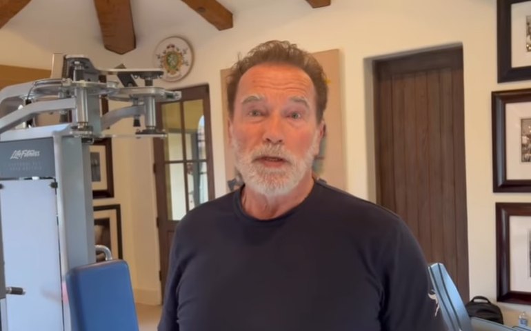 'Mais máquina do que nunca', brinca Arnold Schwarzenegger após colocar marca-passo