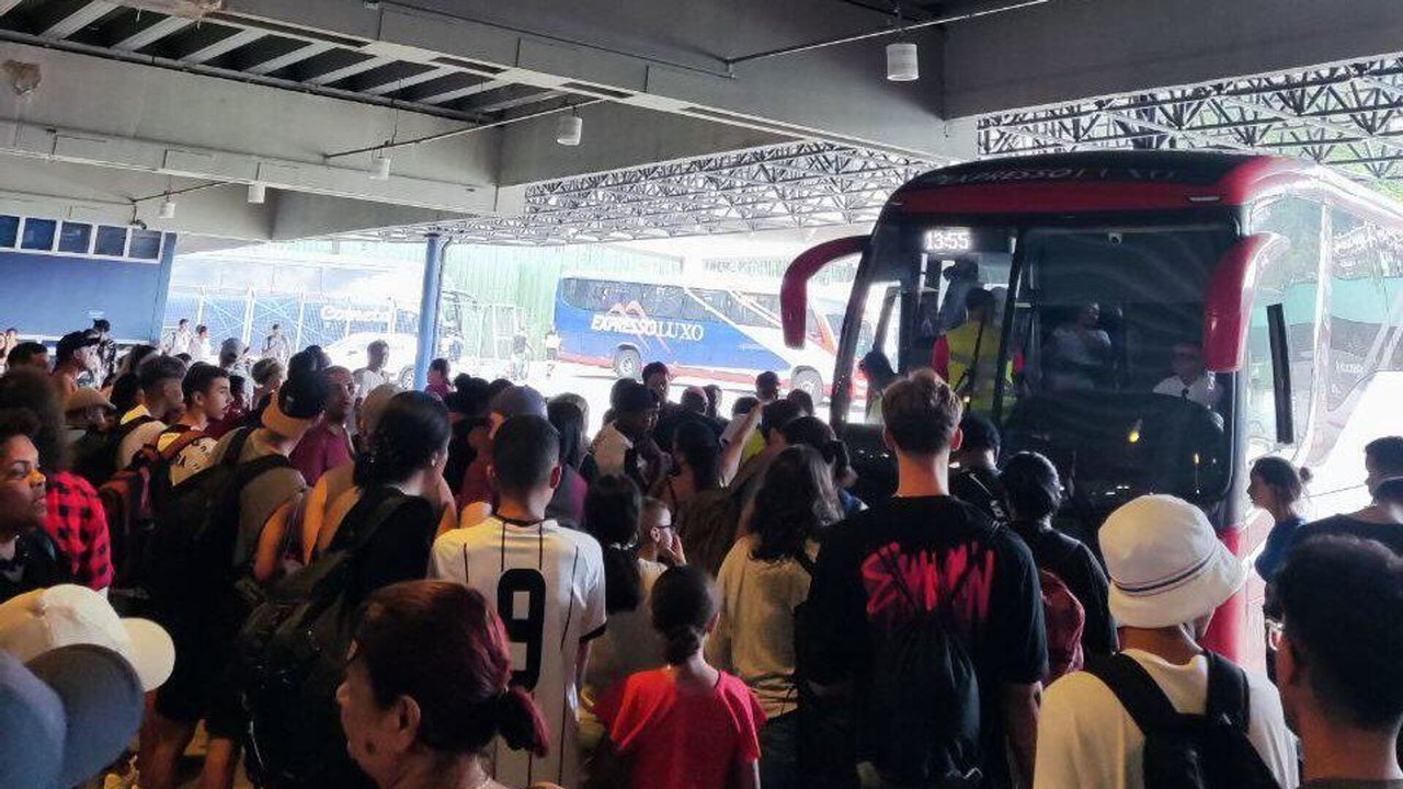 Retorno das festas de fim de ano é marcado por caos em rodovias no Brasil (VÍDEO)
