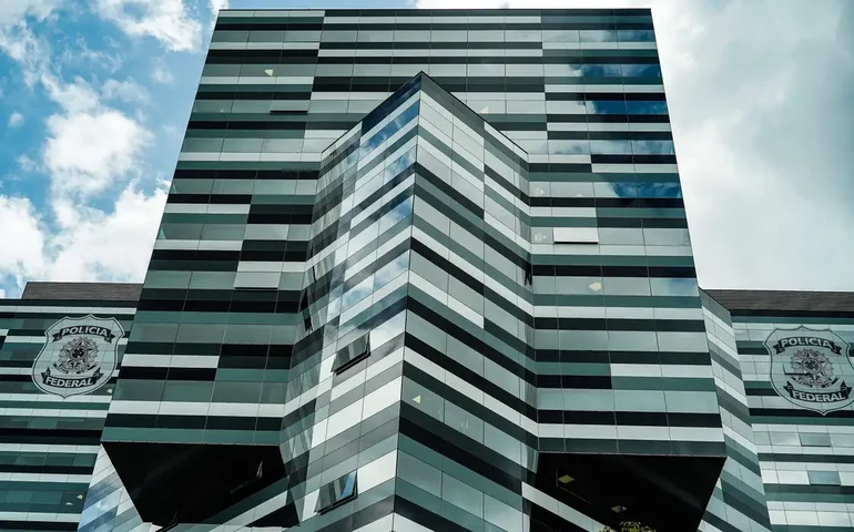 Diretor da PF confirma que investigação do caso Master envolve autoridade com foro no STF