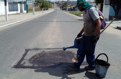 Prefeitura continua com operação tapa-buracos em Arapiraca