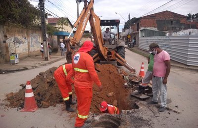 Desobstrução de galerias deve minimizar alagamentos em dias de chuva na capital