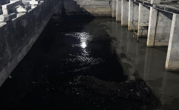 Imagem de esgoto lançado pela BRK no meio ambiente