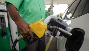 Governo propõe medida para evitar aumento drástico no preço de combustíveis