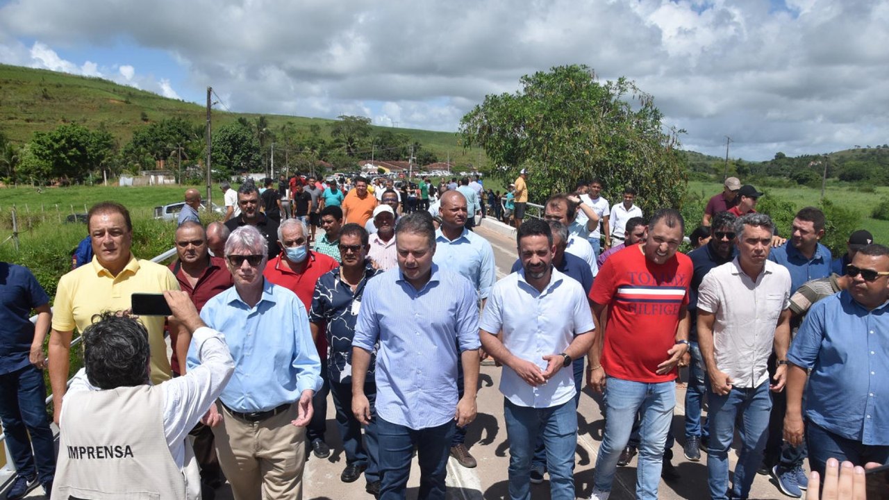 Governador inaugura obras do Minha Cidade Linda em Campestre