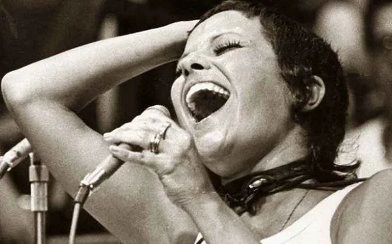 Registro inédito de Elis Regina lançado no Dia das Mães com clássico “Corsário”