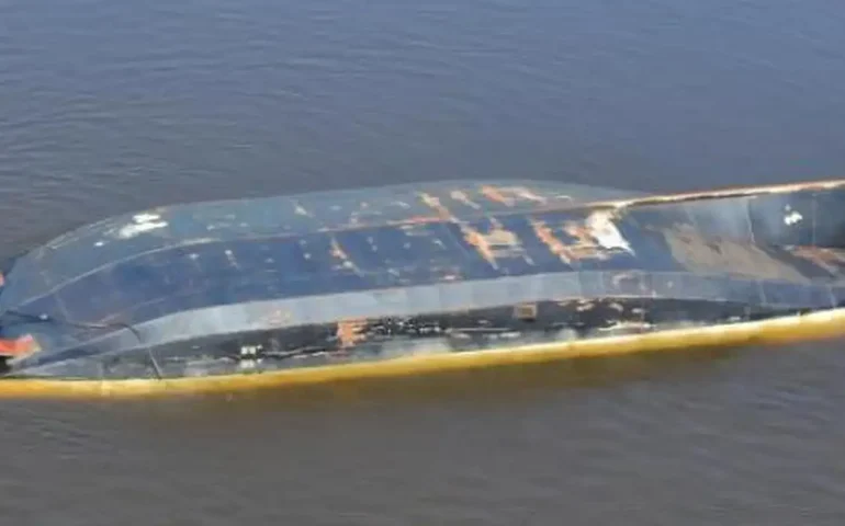 Autoridades resgatam 32 pessoas após naufrágio de iate em Miami