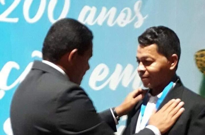 Escola de Palmeira dos Índios recebe premiação do Programa Escola 10