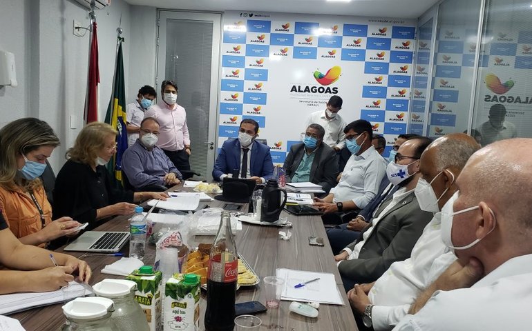 Fluxo de pacientes com câncer é discutido em reunião