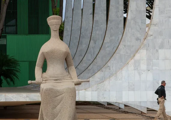 STF adia retomada de julgamento sobre trabalho intermitente