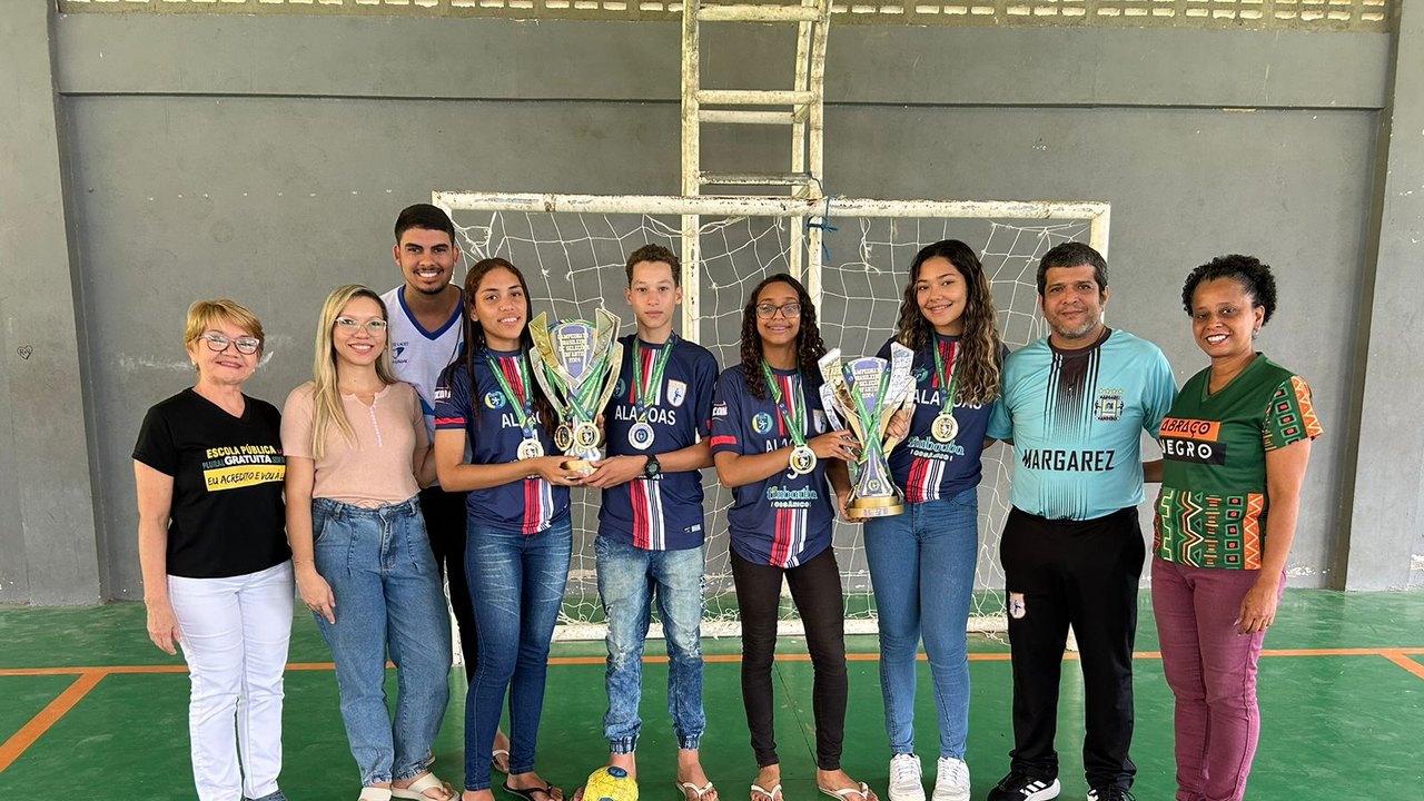 Estudantes de escola pública fazem campanha para participar de competição internacional de Handebol