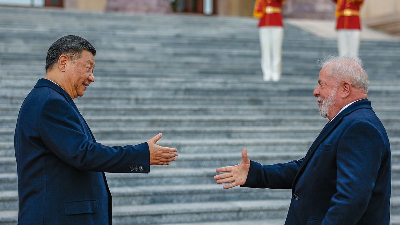 Em visita à China, Lula assina acordos comerciais e na área de saúde