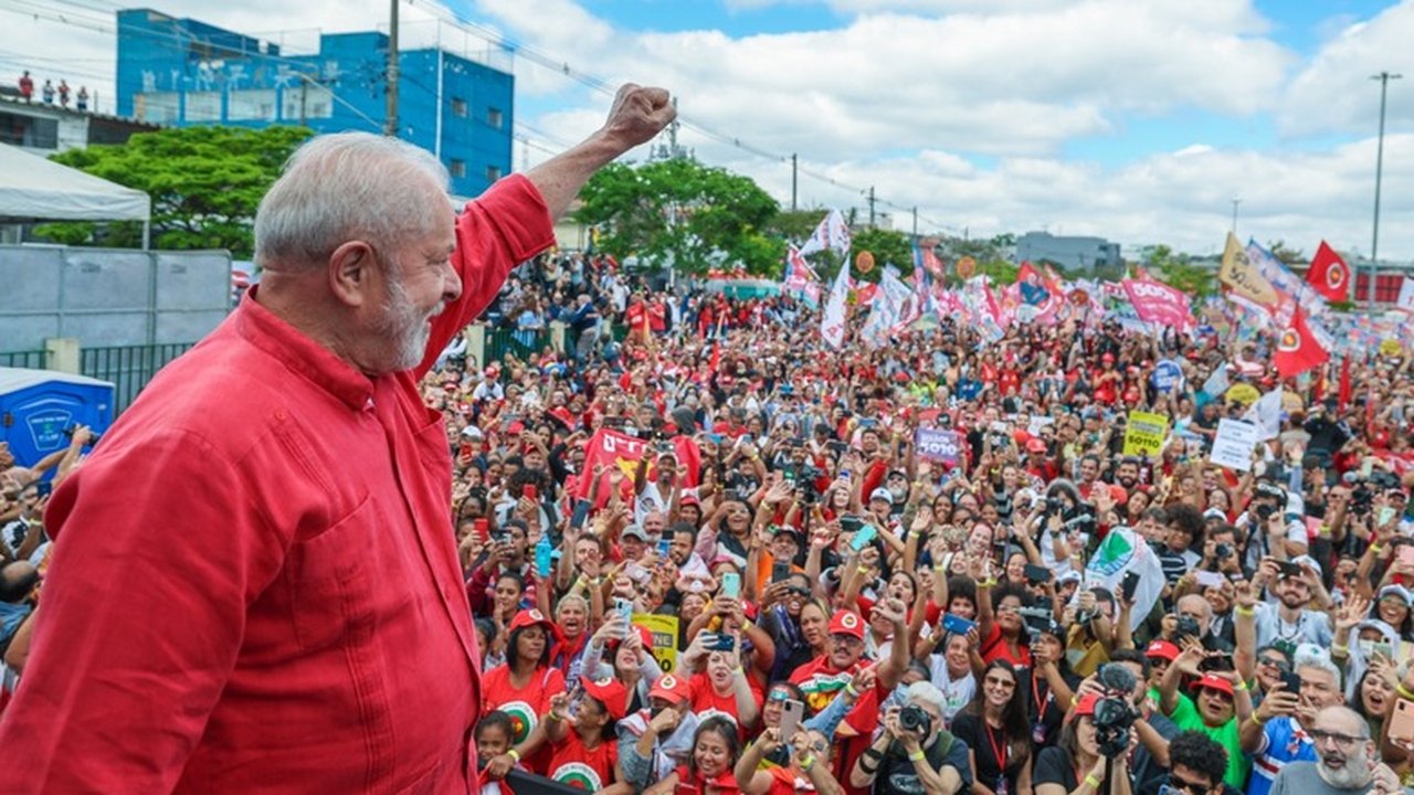 Lula no Grajaú: “Nossa revolução é comprar livros para os estudantes”