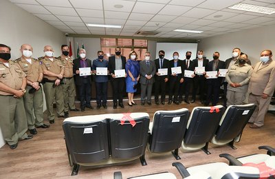Tribunal conclui capacitação e entrega certificados a agentes de segurança