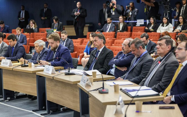 Moraes nega pedido de Bolsonaro para exibir vídeos em interrogatório