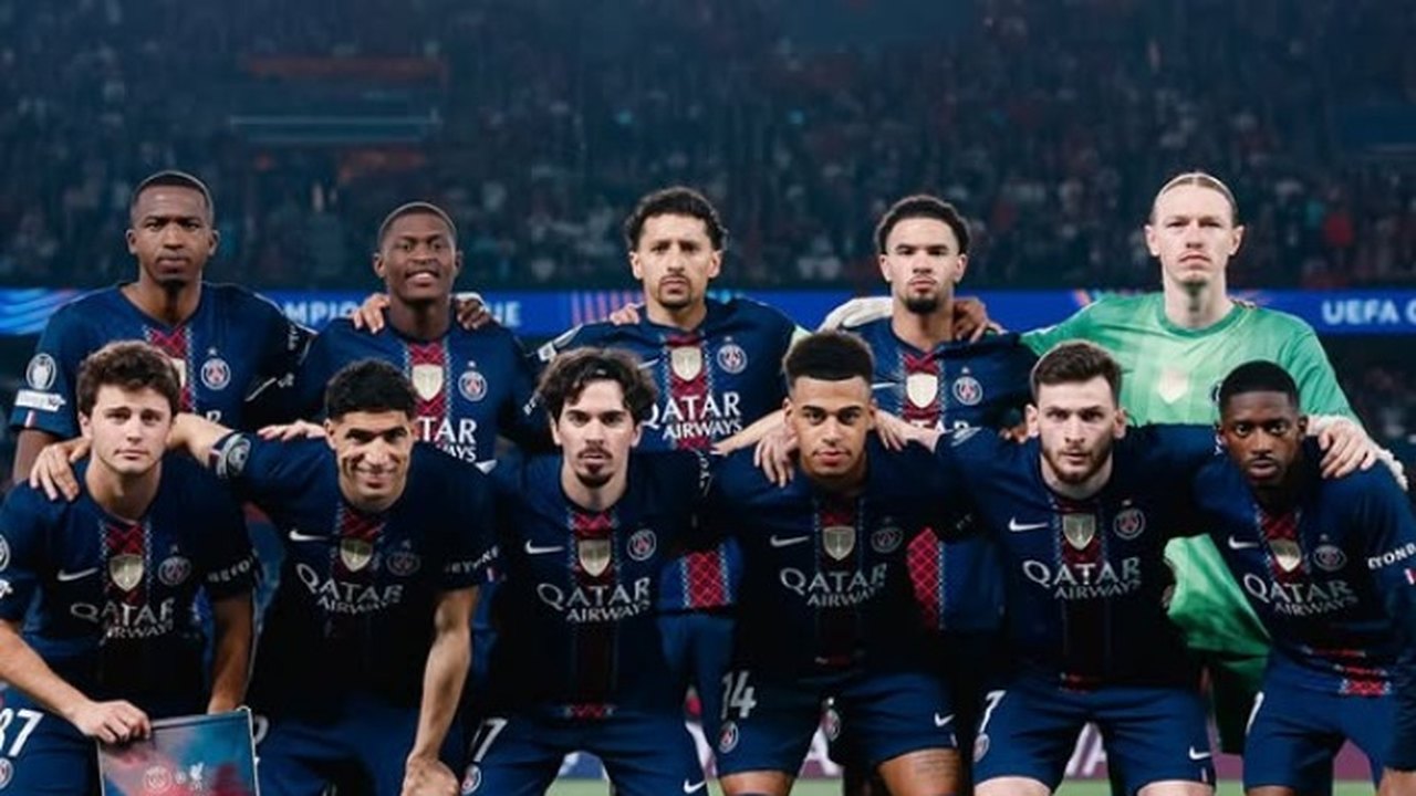 PSG apresenta novo uniforme principal para a próxima temporada