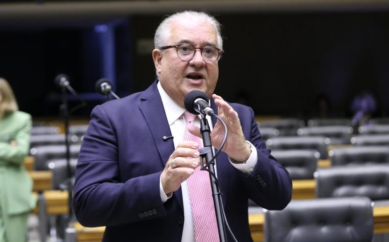 Comissão aprova proibição de coleiras que causam dor ou choque em animais