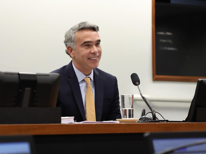 Rafael Brito defende a importância de tratar sobre saúde mental nas escolas