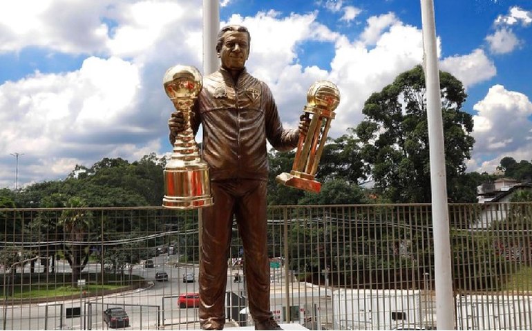 São Paulo inaugura estátua em homenagem a Telê Santana no Morumbi