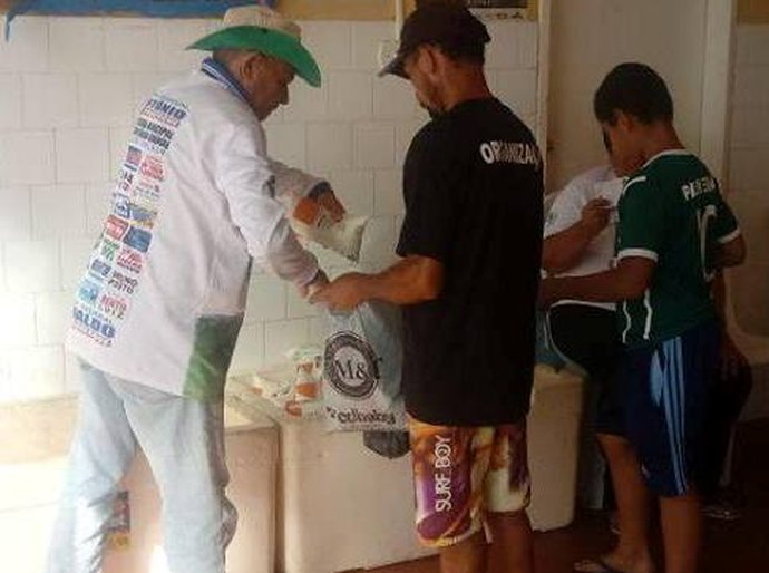 Programa do Leite beneficia mais de 150 famílias em Olho D'Água Grande