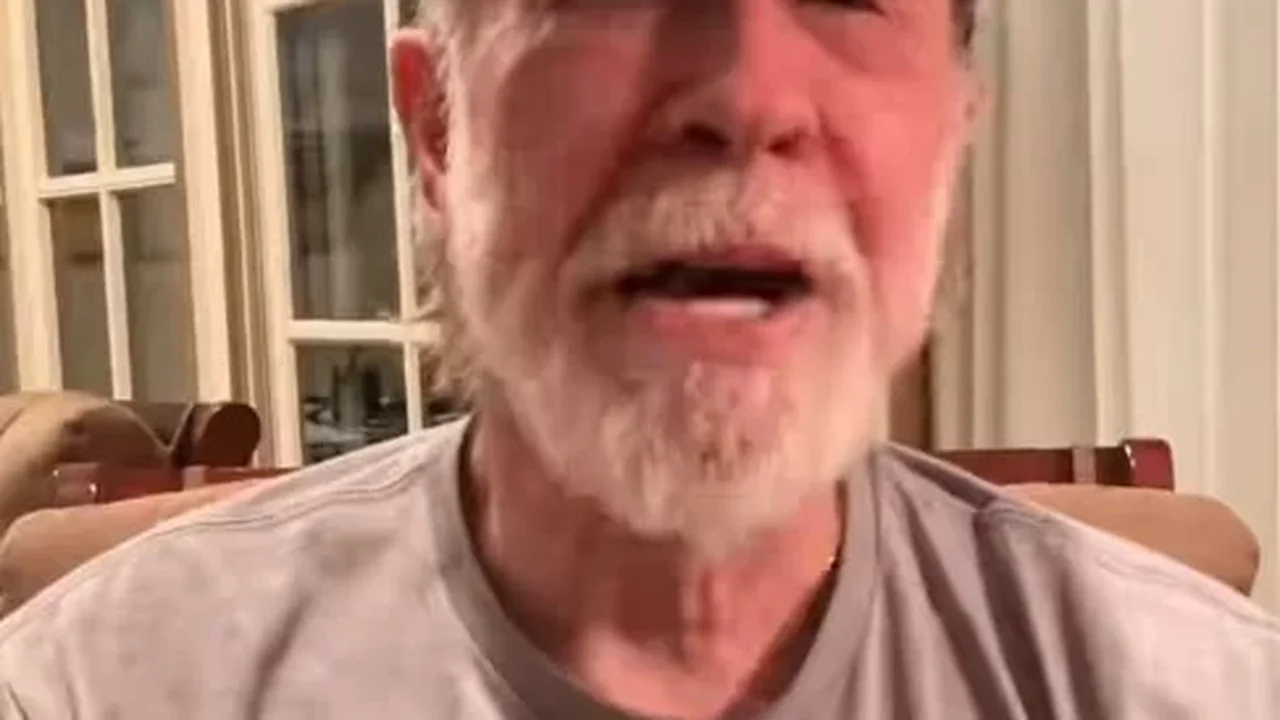 Chuck Norris só reconheceu filha mais velha 26 anos depois de nascimento dela: ator deixa cinco filhos