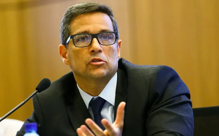 Deputados usam audiência com Campos Neto pra criticar BC, e sessão tem bate-boca