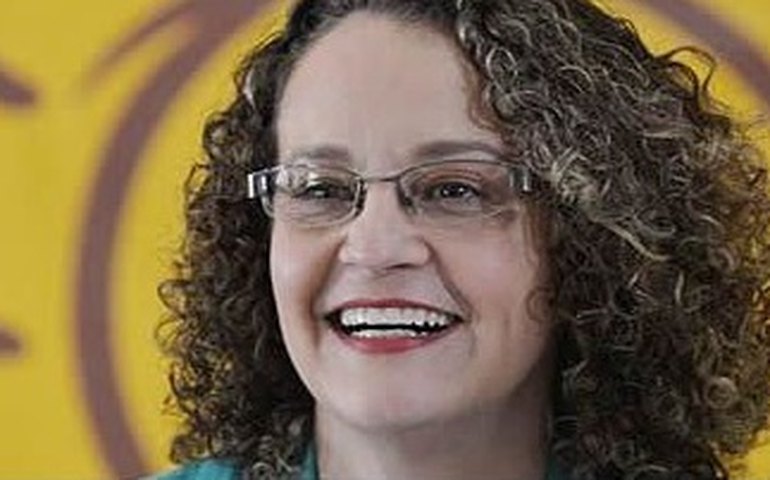 Luciana Genro sofre acidente de carro, mas não se machuca
