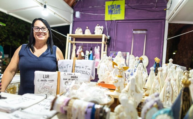 Artesãs do programa de Ecomomia Solidária expõem e vendem seus produtos na Vila Vestir Massayó
