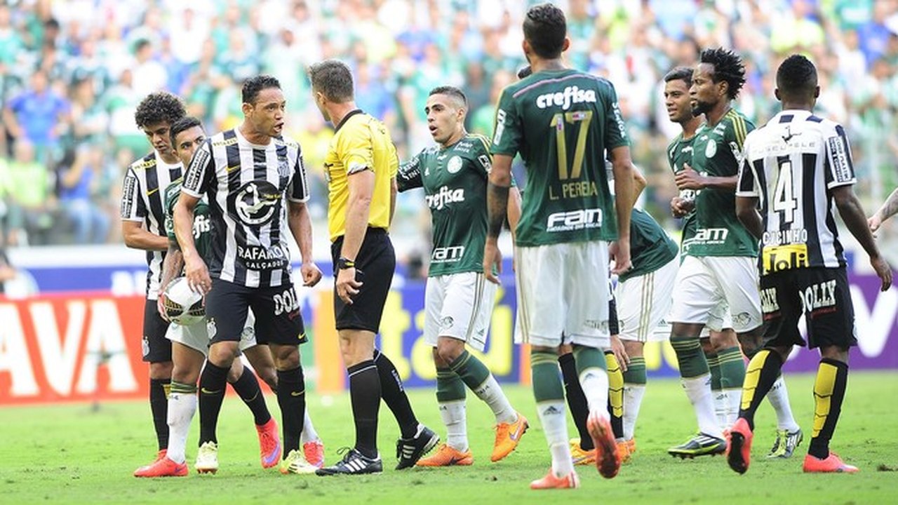 Com lances polêmicos, Palmeiras vence o Santos por 1 X 0