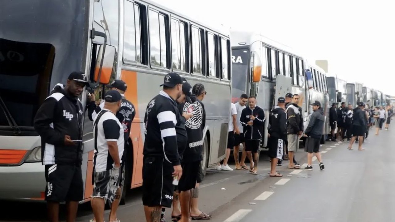 Organizadas do Corinthians pedem afastamento de Memphis e demissão de Marcelo Paz