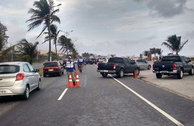Operação da Lei Seca apreende 4 veículos e 9 CNHs em Maceió
