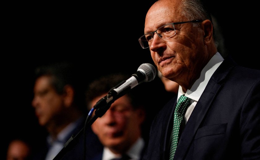 Após falha em avião, Alckmin e comitiva esperam nova aeronave para buscá-los na Colômbia
