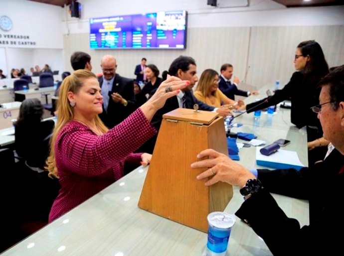Vereadores encerram apreciação de vetos a emendas da LOA e destrancam pauta na Câmara