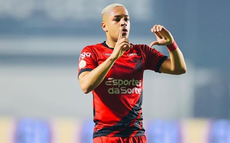 Vitor Roque sofre lesão ligamentar 'sem necessidade de cirurgia' e ainda pode jogar em 2023