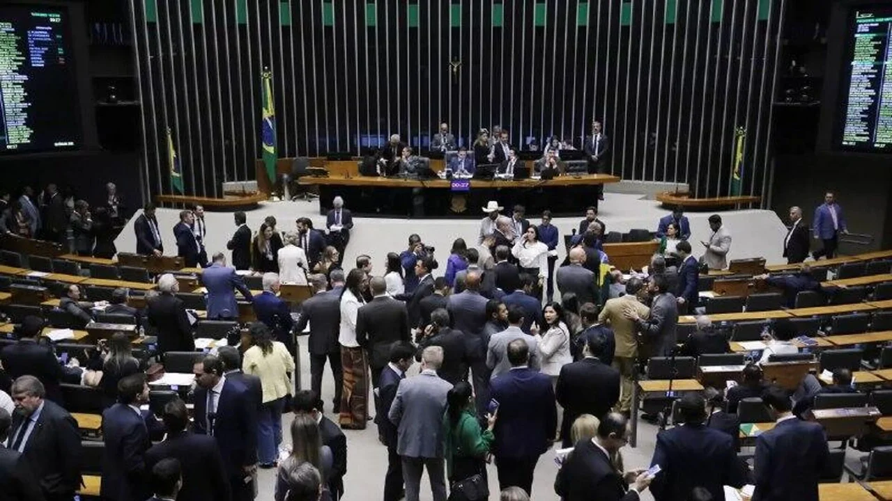 Oposição acusa CPI do INSS de proteger irmão de Lula em meio a operação da PF contra ex-ministro de Bolsonaro