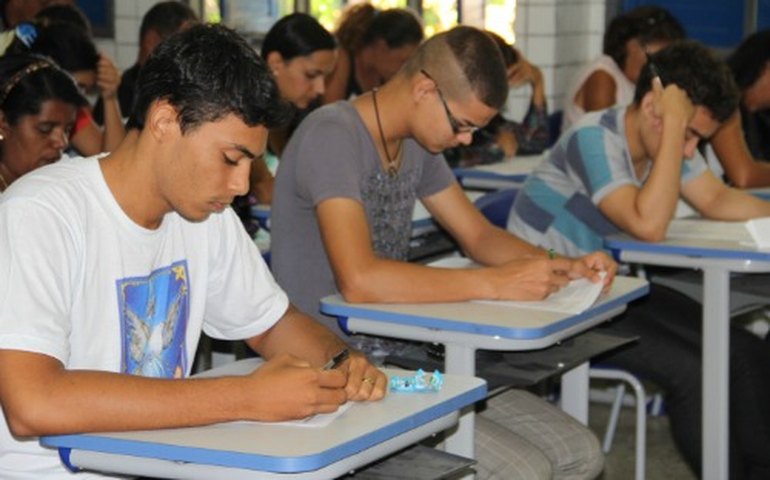 Prazo para renovação do Fies é adiado para 30 de abril