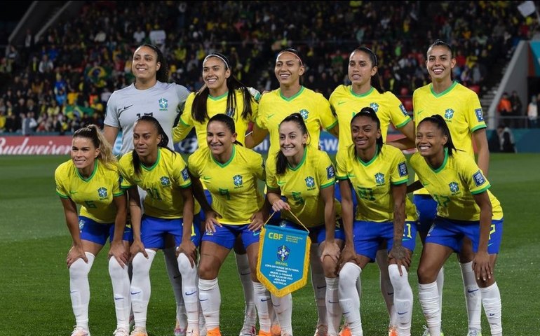 Seleção feminina se prepara para jogo contra a França neste sábado