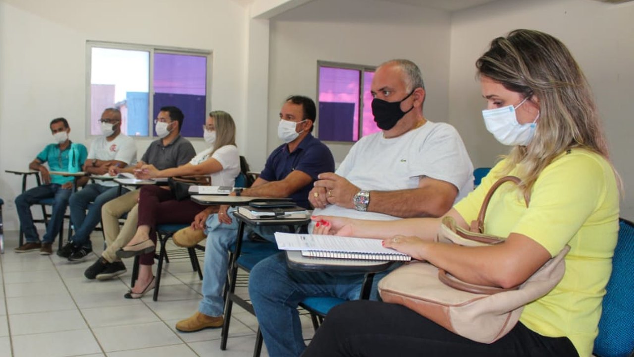 Reunião busca alternativas para a regularização dos abatedouros de frango em Coruripe