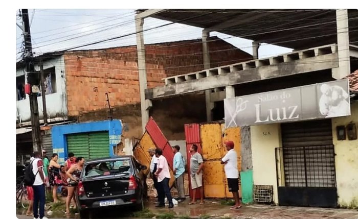 Veículo da vítima atraiu a atenção da população nas proximidades da Feirinha do Tabuleiro Veículo da vítima atraiu a atenção da população nas proximidades da Feirinha do Tabuleiro