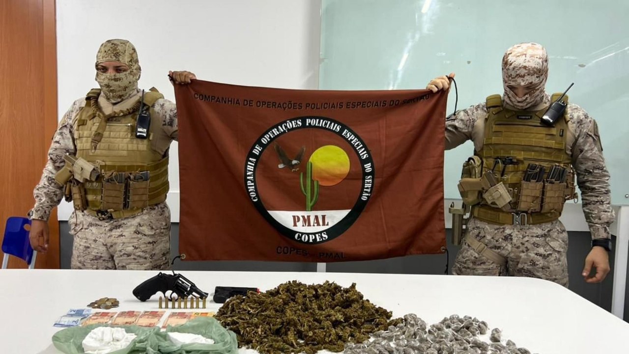 PM prende dupla com arma e drogas durante operação em Olivença