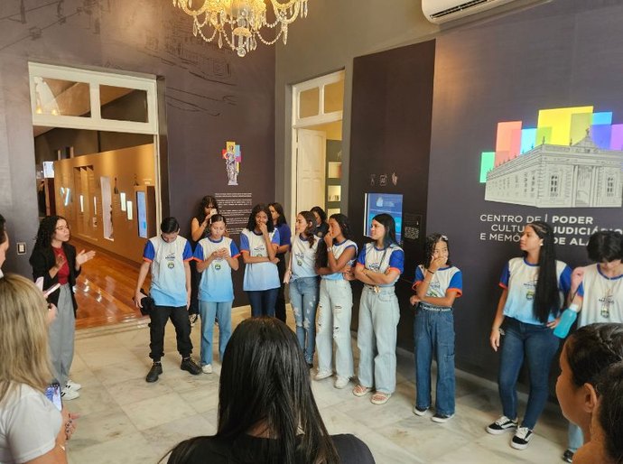PCJE leva estudantes a uma imersão na história alagoana no CCM do TJAL