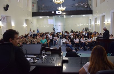 Sessão especial busca alternativas de combate às drogas e à violência 
