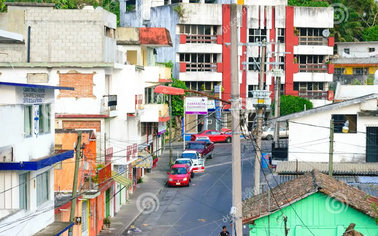 Autoridades mexicanas encontram dois veículos com corpos decepados e decapitados em seu interior