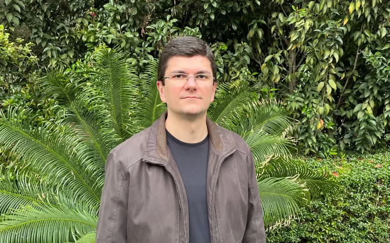 Novo romance do escritor carioca Ricardo Bernhard explora os limites psicológicos da convivência num experimento claustrofóbico e insólito