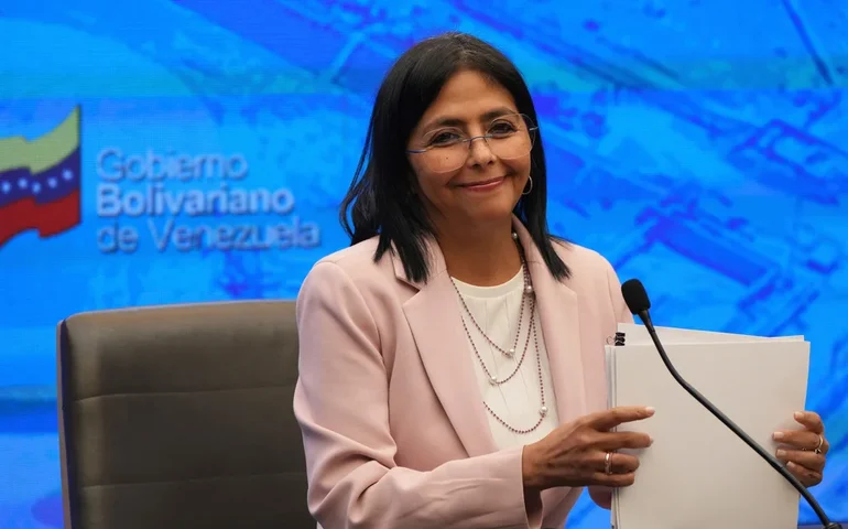 Presidente interina da Venezuela propõe reformas no setor petrolífero para atrair investimentos